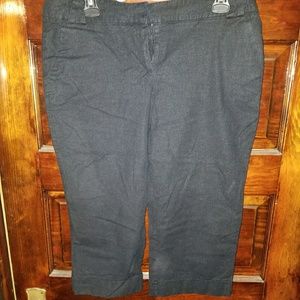 Black capris